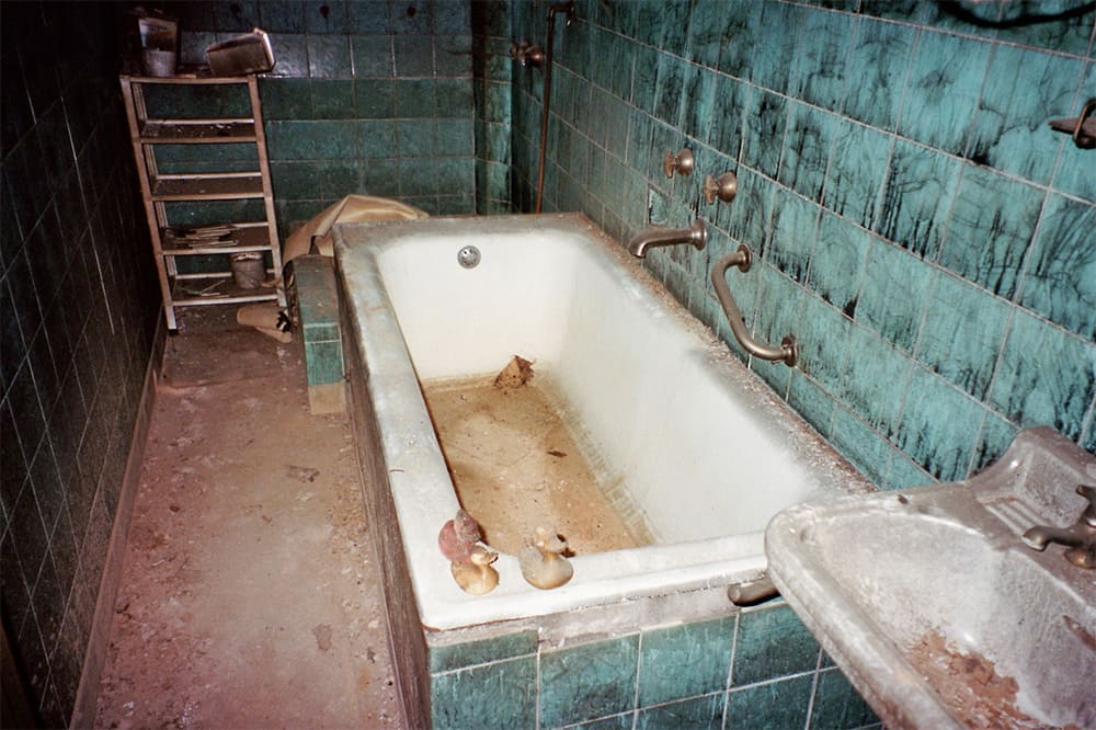 The bathtub, where Armin Meiwes let Armando Brandes bled, before mercy-killing him