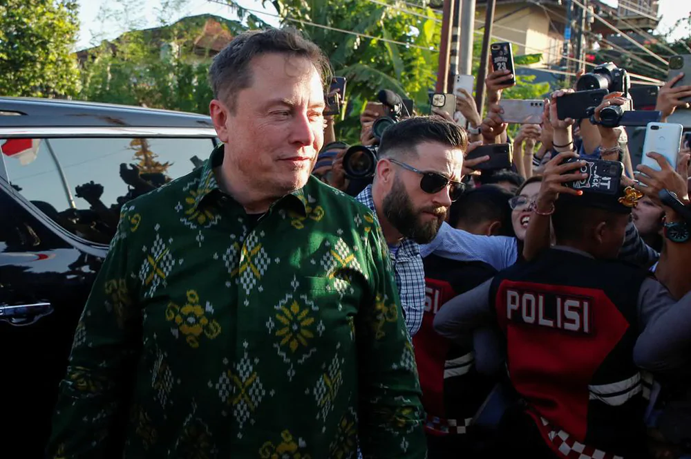 Elon Musk, Bali, Indonesia, Starlink