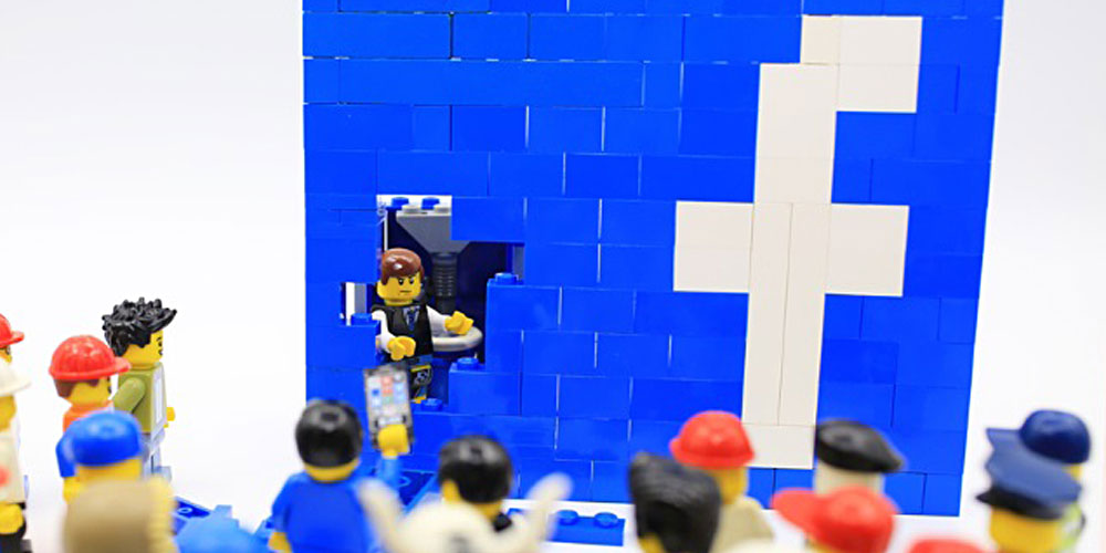 Facebook - lego