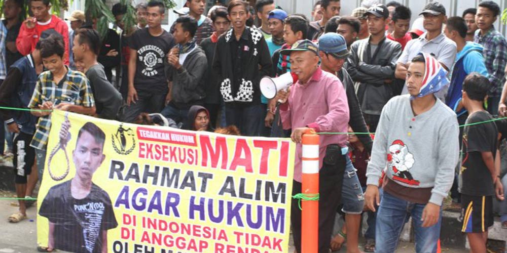 People demanded death sentence for Rahmat