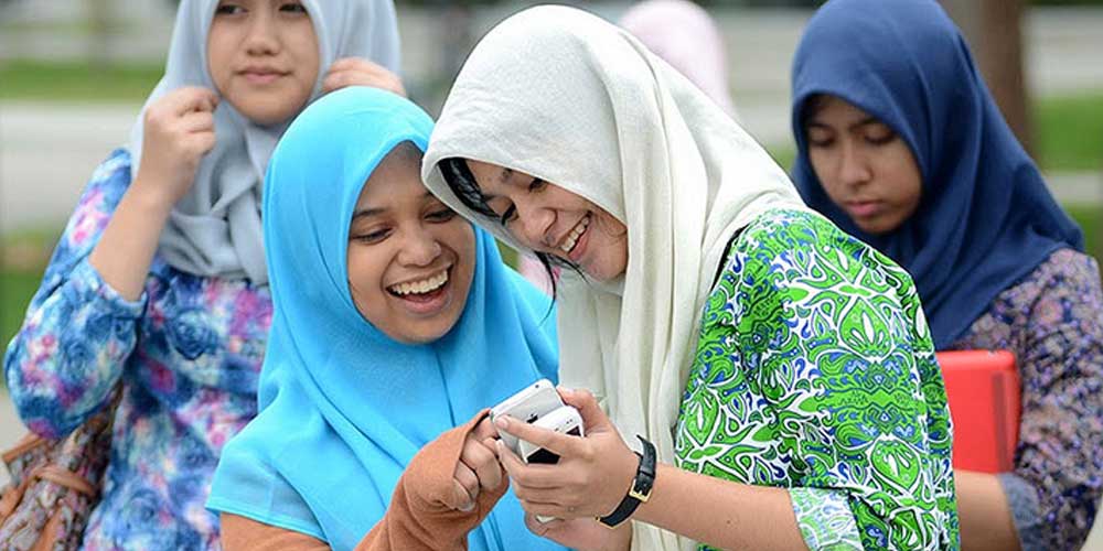 Indonesia teens - mobile users