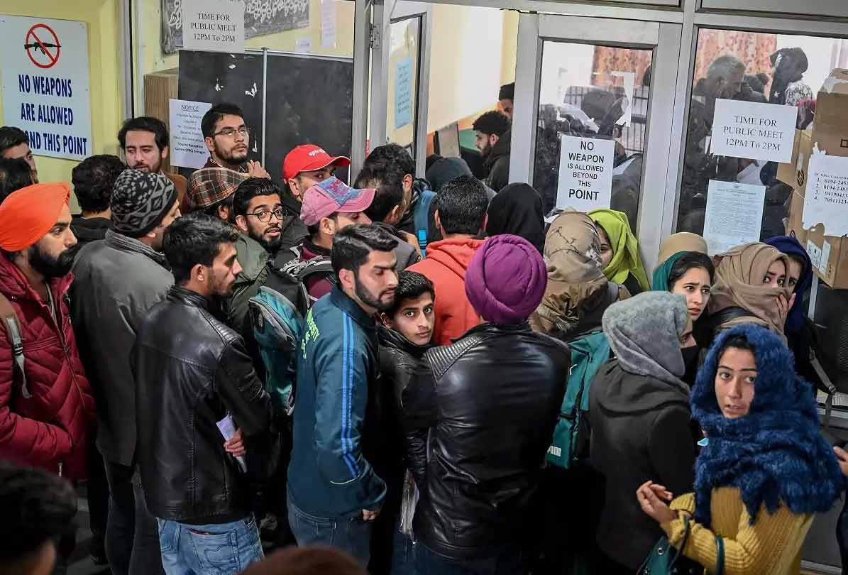 Kashmiri students queue to use the internet at the Divisional Commissioner's office at Srinagar