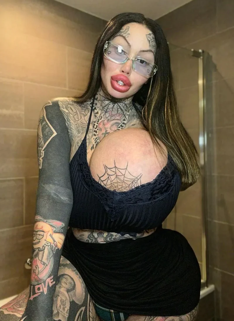 Surgery-Addicted Model Couldnt Log In To Her OnlyFans Because Her Phones  Biometrics Couldnt Recognize Her | Eyerys