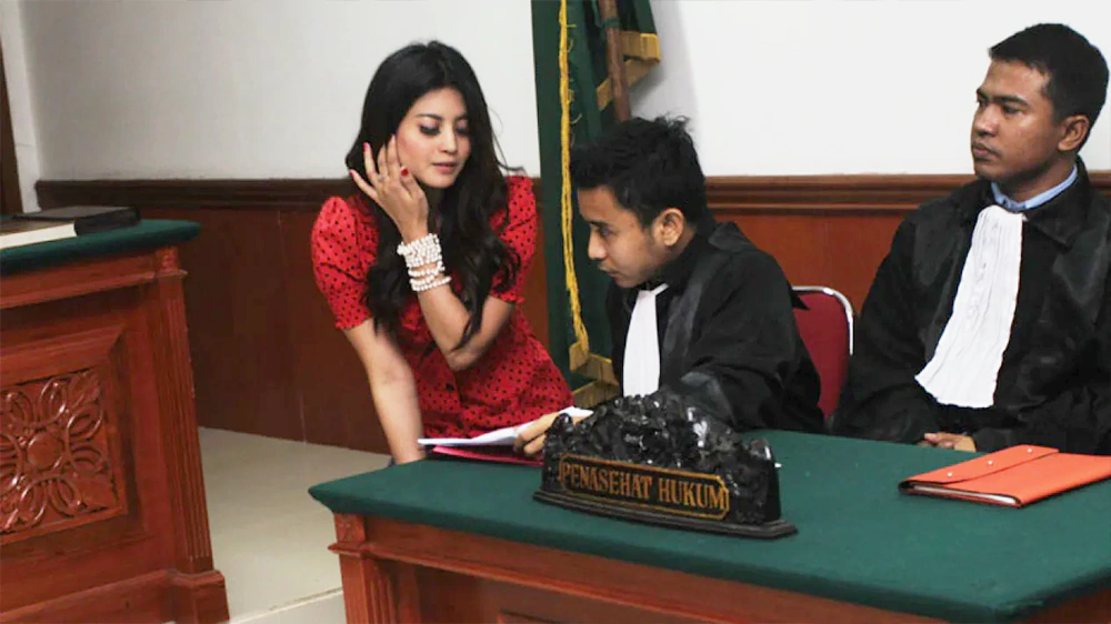 How Novi Amelia Went Viral, After Crashing Her Car While Half Naked