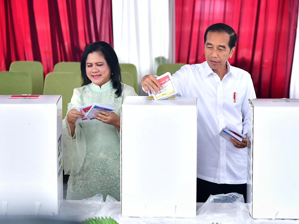 Indonesia's President Jokowi and First Lady Iriana casting their votes at Gambir, Jakarta.