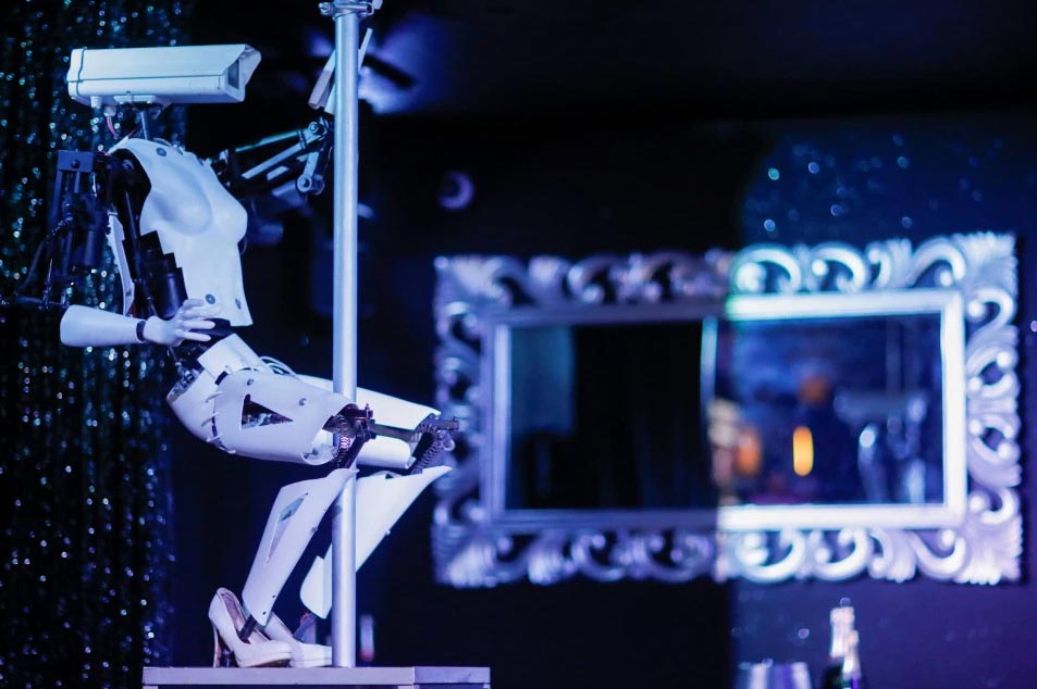 Pole-dancing robot
