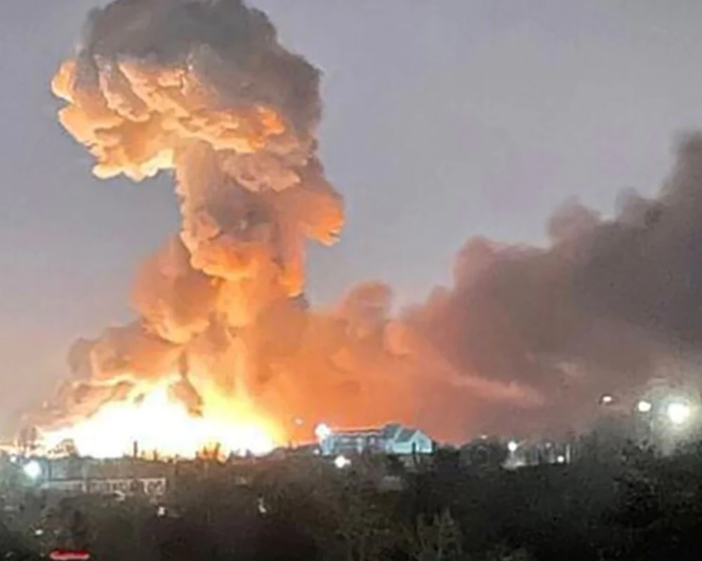Massive explosion from strikes in Kyiv on February 24, 2022