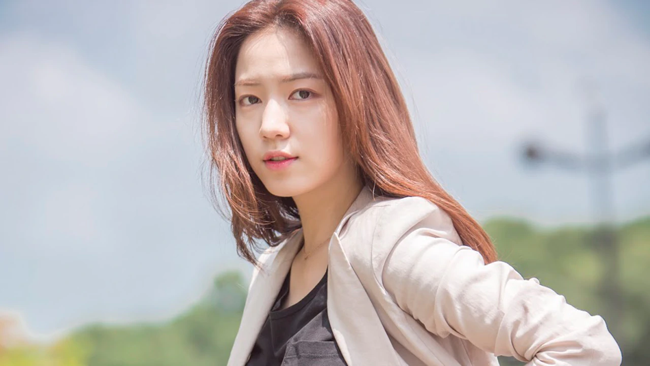 Ryu Hwa Young.