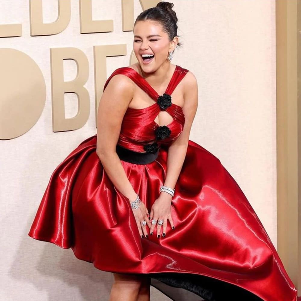 Selena Gomez Deletes Her Instagram Post After An Overlooked Wardrobe  Malfunction | Eyerys