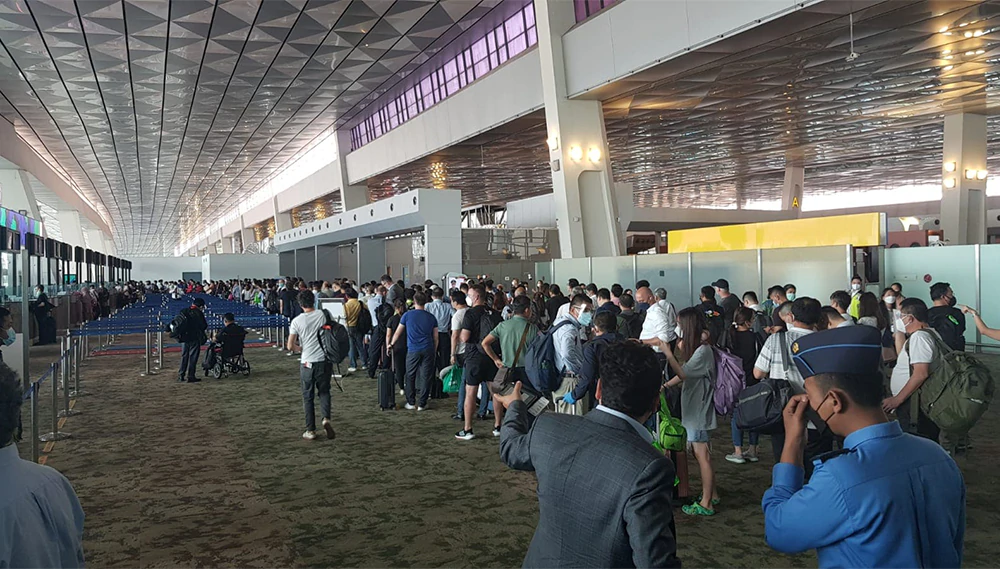 Soetta Airport, queue.