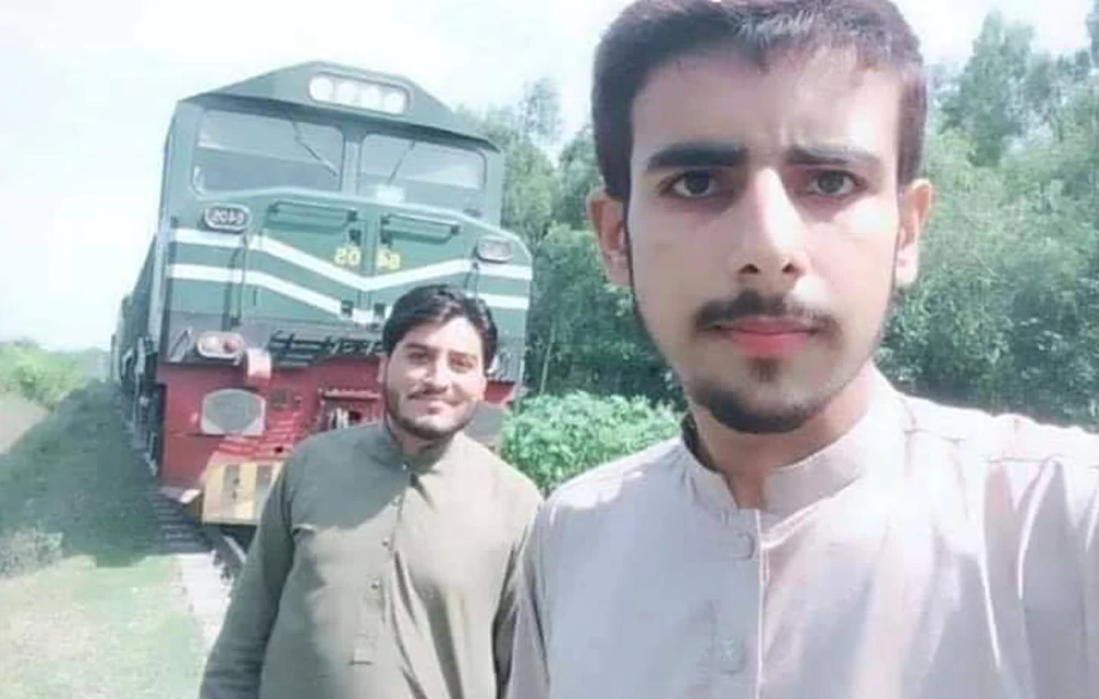 Two Pakistan men died because of train while making a TikTok video